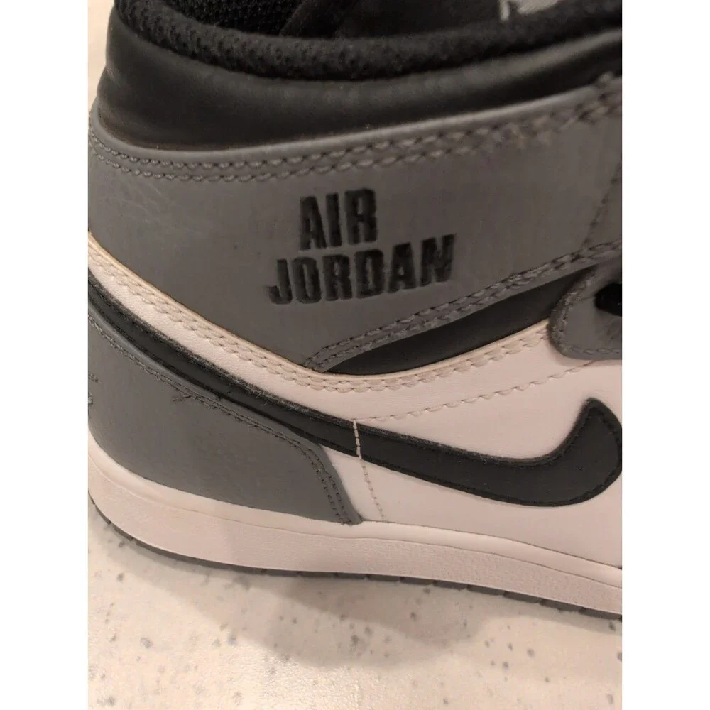 Air Jordan 1 Retro High OG Rare Air Cool Grey GS Youth Size 4Y 705300-024 Nike